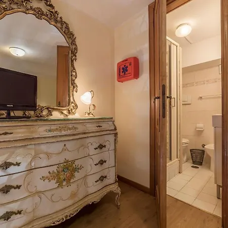 Marignoli Charming Flat شقة *
